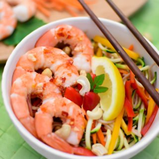 Spicy Thai Shrimp Bowl | A quick and easy meal that is packed with lean protein, veggies, and is naturally gluten-free! Enjoy! | @EmKyleNutrition
