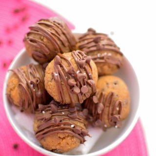 Vegan Chocolate Chip Cookie Dough Bites | 100% Plant-based, no-bake, easy to make edible cookie dough bites the whole family will love! | @EmKyleNutrition