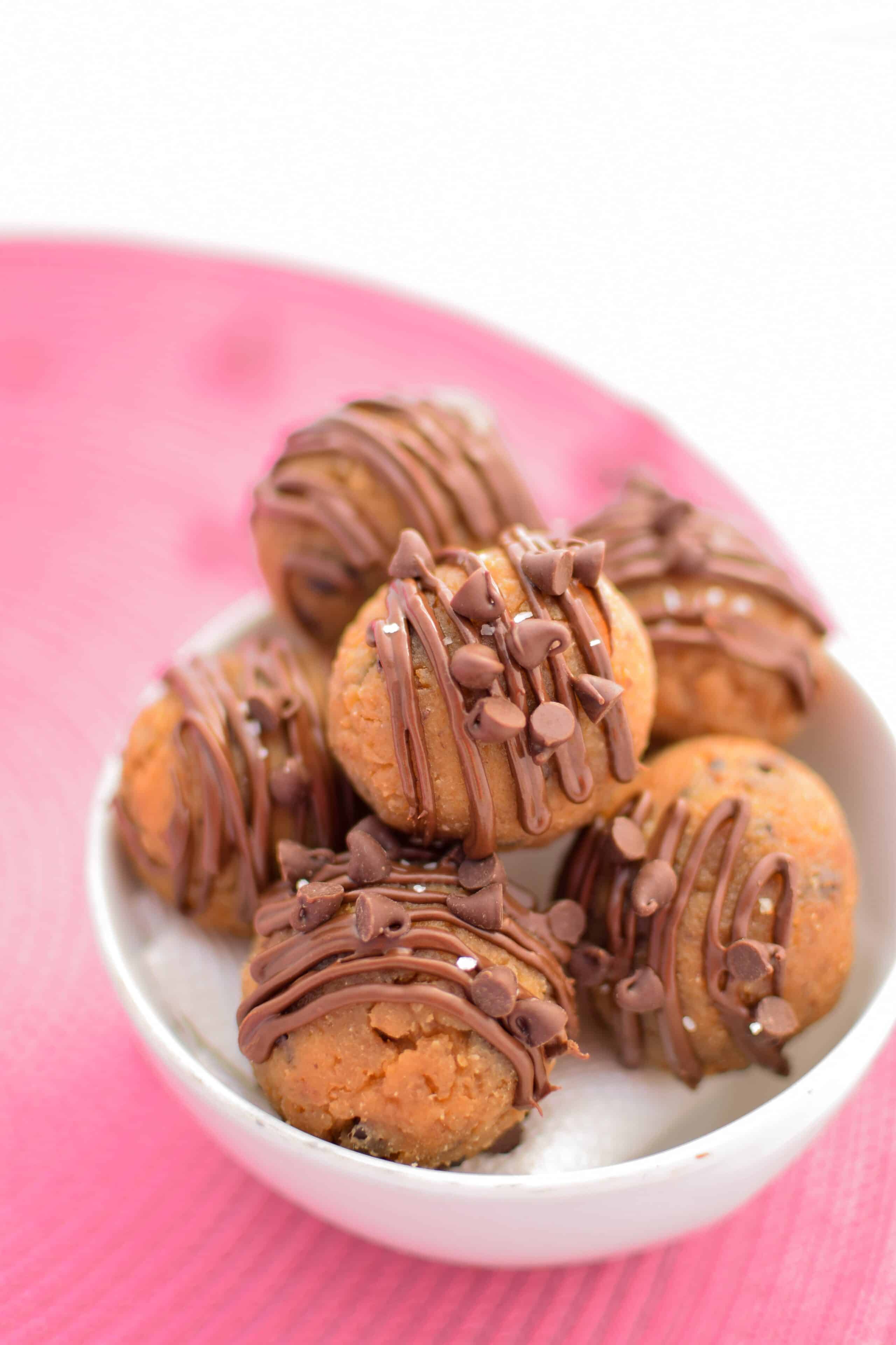 Vegan Chocolate Chip Cookie Dough Bites | 100% Plant-based, no-bake, easy to make edible cookie dough bites the whole family will love!