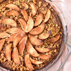 Spice up your breakfast routine with this simple. whole-food, nutrient dense Apple & Cinnamon Baked Oatmeal Pie!