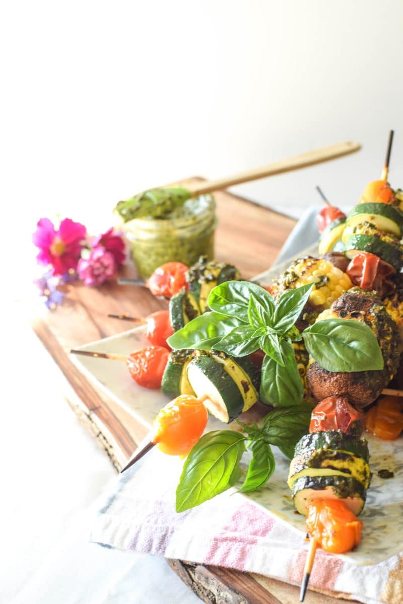 A picture of veggie skewers on a plate.
