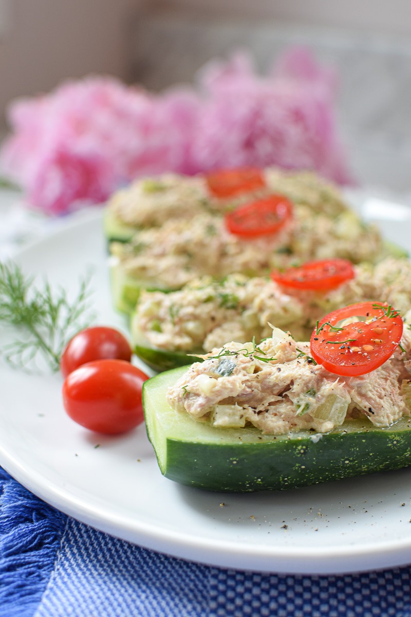 Barcos para salada de pepino de atum