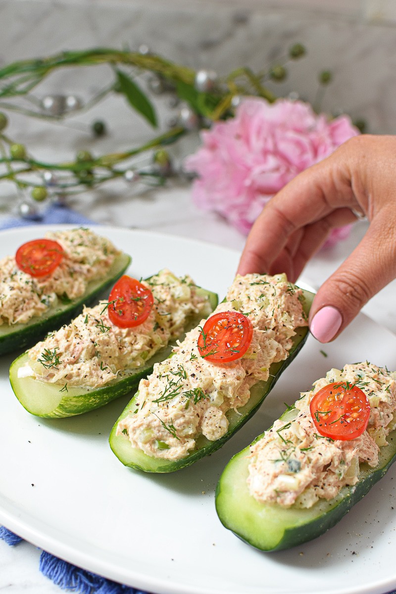 Botes de pepino para ensalada de atún