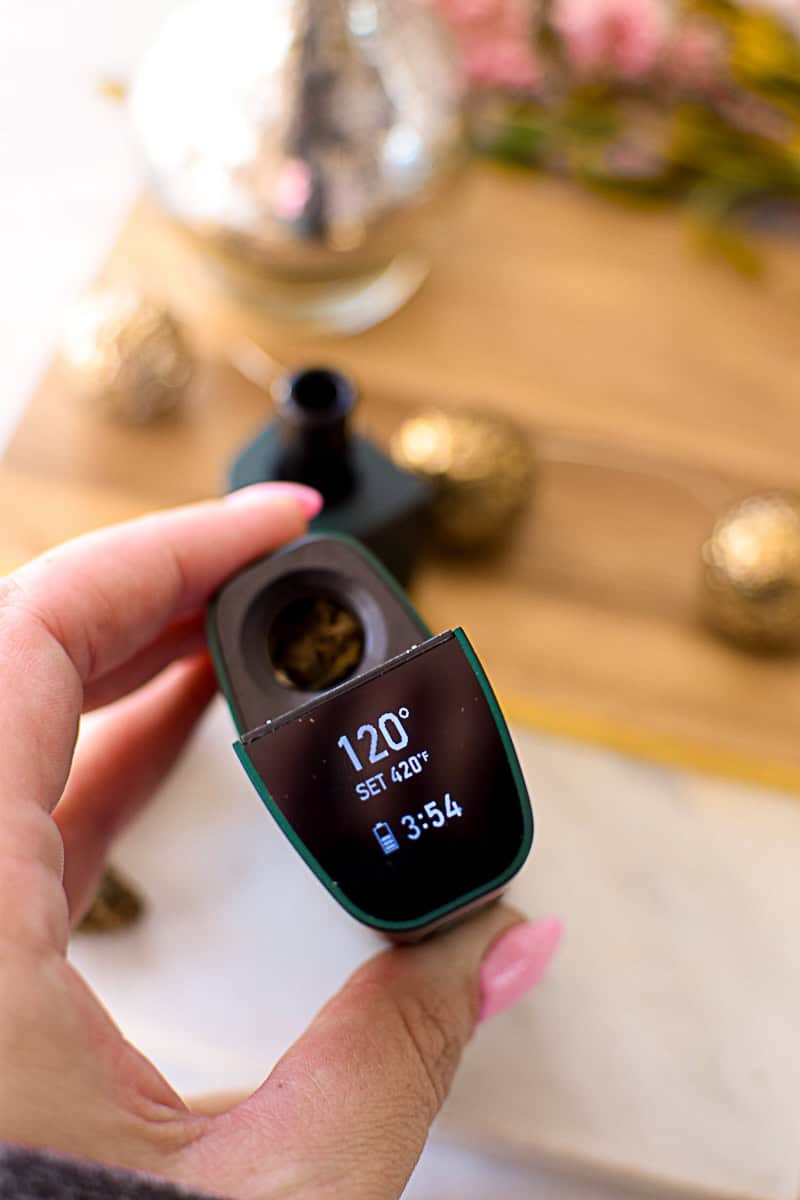 A picture of the POTV Lobo Dry Herb Vaporizer with a temperature of 120°F.