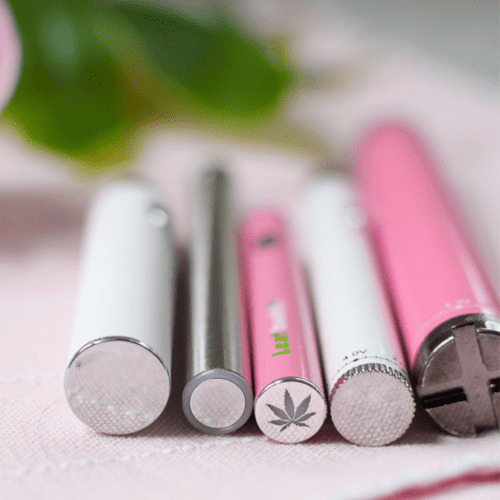 A picture of several vape pens lined up in a row.