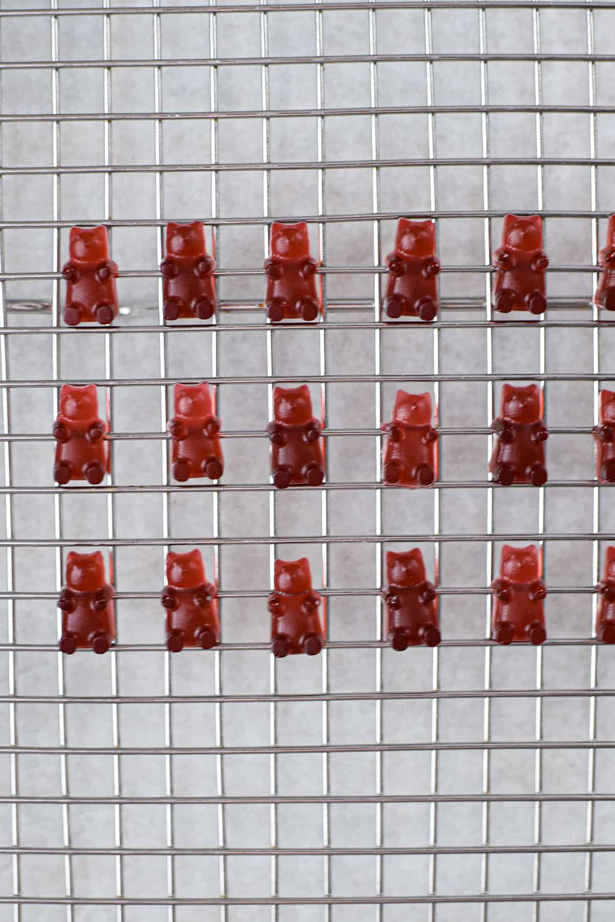 A visual showing how to air dry cannabis gummies with gummies on a wire baking rack