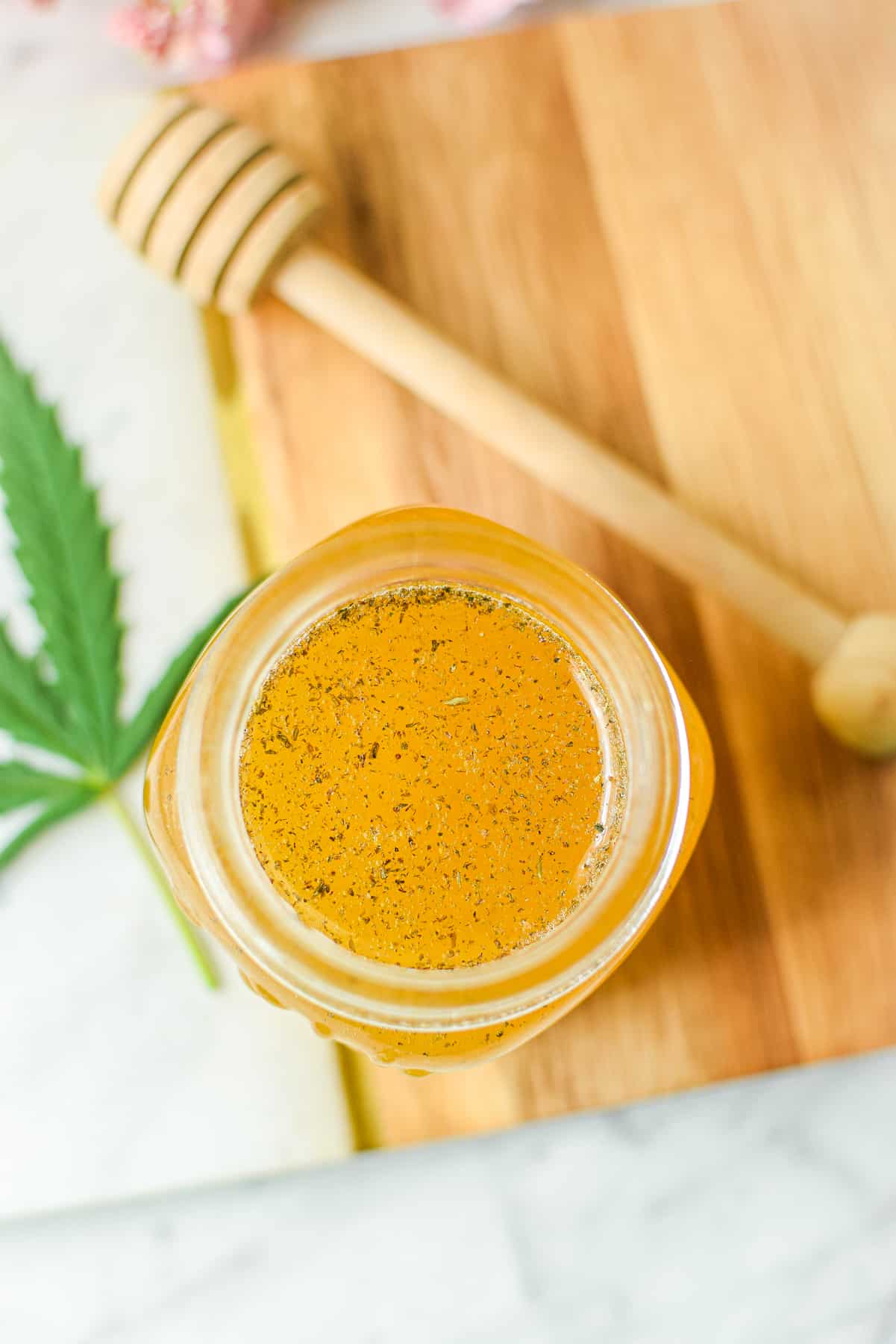 Cannabis Honey Oil: A Guide for Beginners - Cannabismo