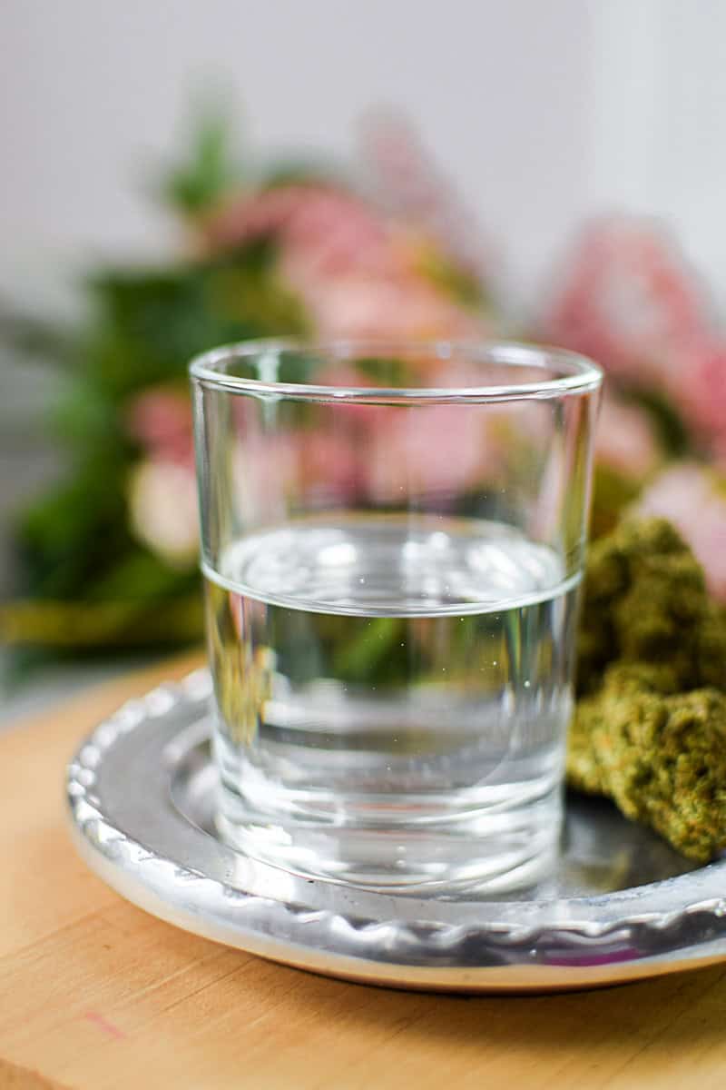 A picture of MCT oil.