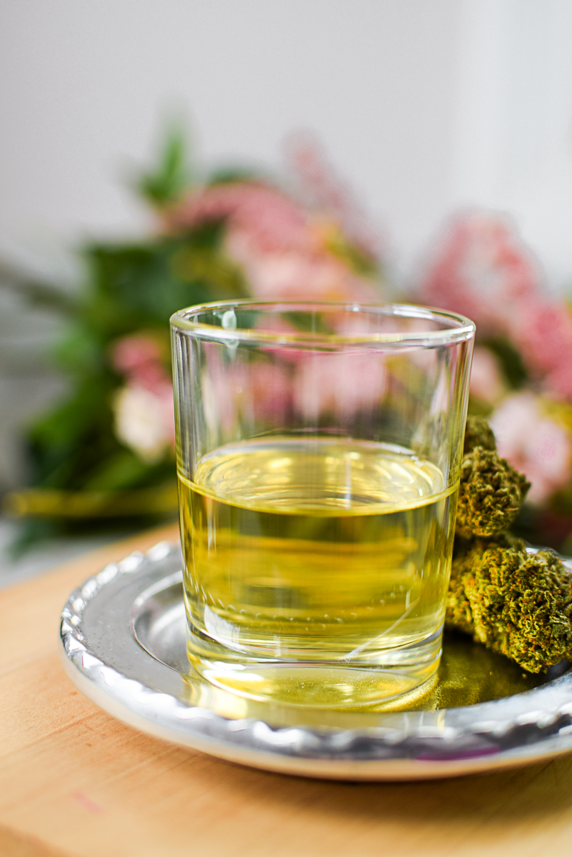 A picture of avocado oil.